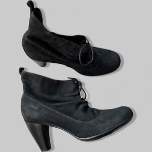 Clarks Indigo Black Suede Leather Heel Ankle  Bootie Boots